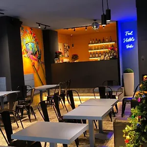  Hostal Feel Soho