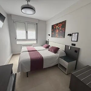 hostal-plaza-santander.bilbaohotelsspain.com/